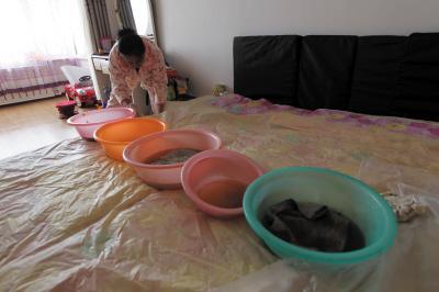 武义楼上漏水，住户失联，小区没物管，业主维权难！律师来支招……